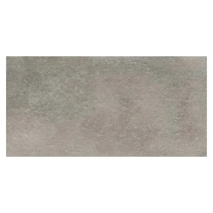 RAK Ceramics Terrassenfliese Volterra 2.0 - 60 x 120 x 2 cm, Sandgrau, Matt - Eine Nahaufnahme einer grauen Keramikfliese mit subtilen Mustern. Ideal für moderne Boden- und Wandgestaltungen, die eine schlichte Eleganz suchen.