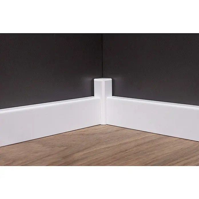 Sockelleiste - 240 x 1,6 x 4 cm, MDF - Detailaufnahme einer weißen Fußleiste an der Ecke einer Wand, die einen sauberen und modernen Look vermittelt.