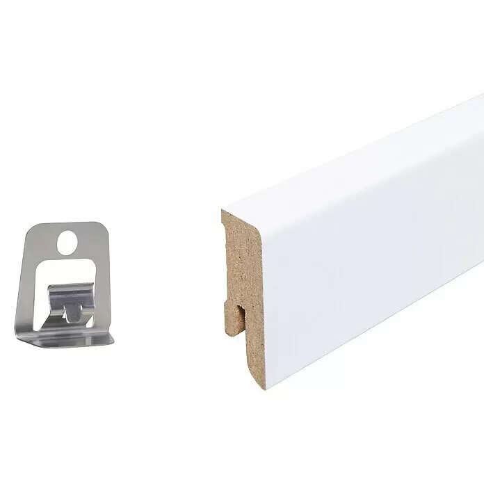 Sockelleiste - 240 x 1,6 x 4 cm, MDF - Weiß lackierte Sockelleiste mit braunem Kern und metallische Befestigungsklammer.