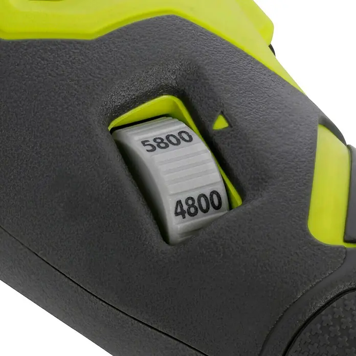 Ryobi ONE+ Akku-Exzenterpolierer R18P-0 - 18 V, Ohne Akku, 125 mm - Nahaufnahme eines Ryobi-Werkzeugs mit einem Drehknopf zur Einstellung der Geschwindigkeit auf 4800 oder 5800.