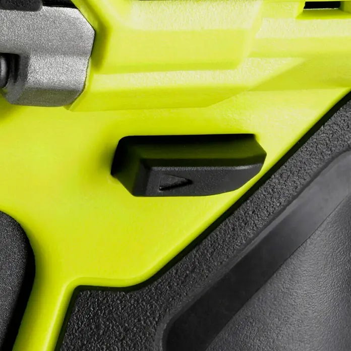 Ryobi ONE+HP Akku-Schlagschrauber RIW18X-0 Performance - 18 V, Ohne Akku, Leerlaufdrehzahl: 0 U/min - 2.800 U/min - Detailaufnahme eines Ryobi-Elektrowerkzeugs, das einen schwarzen Schalter auf hellgrünem Gehäuse zeigt.
