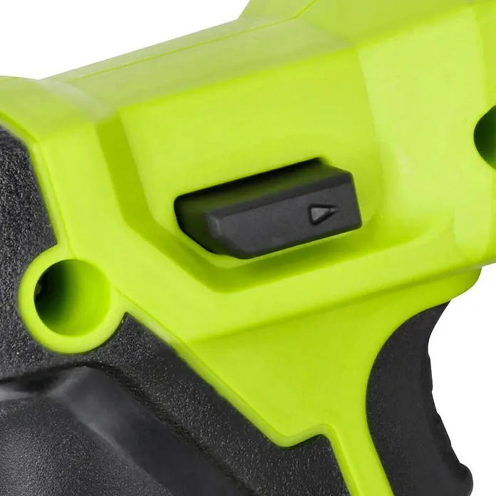 Ryobi ONE+HP Maschinenpaket - Akku-Kombihammer RSDS18X-0 + gratis Starter-Kit - Nahaufnahme eines grünen Werkzeugs mit einem schwarzen Schalter. Hervorhebung der Details des Schalters und der Textur des Werkzeugs.
