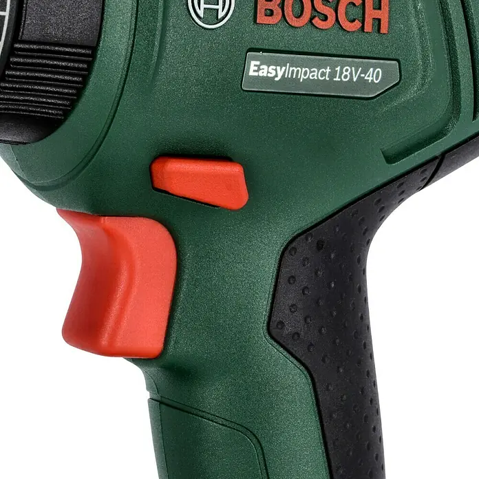 Bosch Power for All 18V Akku-Schlagbohrschrauber EasyImpact 18V-40 - 18 V, 2 Akkus, 2 Ah, 40 Nm - Nahaufnahme einer Bosch EasyImpact 18V-40 Akku-Schlagbohrmaschine mit roten Bedienelementen und dunklem Griff.