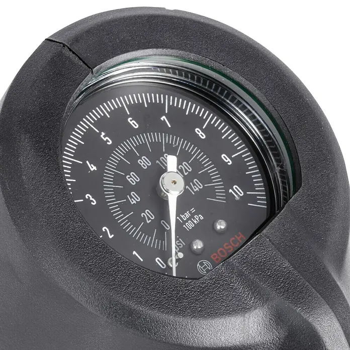Bosch Power for All 18V Akku-Luftpumpe UniversalPump - 18 V, Ohne Akku - Nahaufnahme eines Bosch-Reifendruckmessers, der 0 PSI anzeigt, eingebettet in ein robustes, schwarzes Gehäuse.