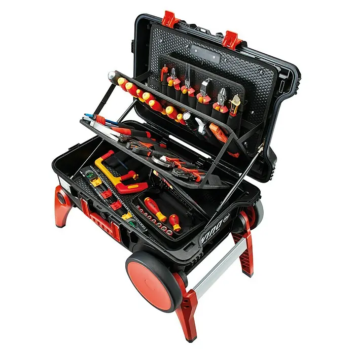 Wiha Werkzeugkoffer VDE XXL III - L x B x H: 336 x 680 x 497 mm, 106 -tlg. - Bild einer VarioSafe Werkzeugbox von Wiha, ausgestattet mit Werkzeugen. Die Box ist auf einem roten und schwarzen Rollgestell montiert.