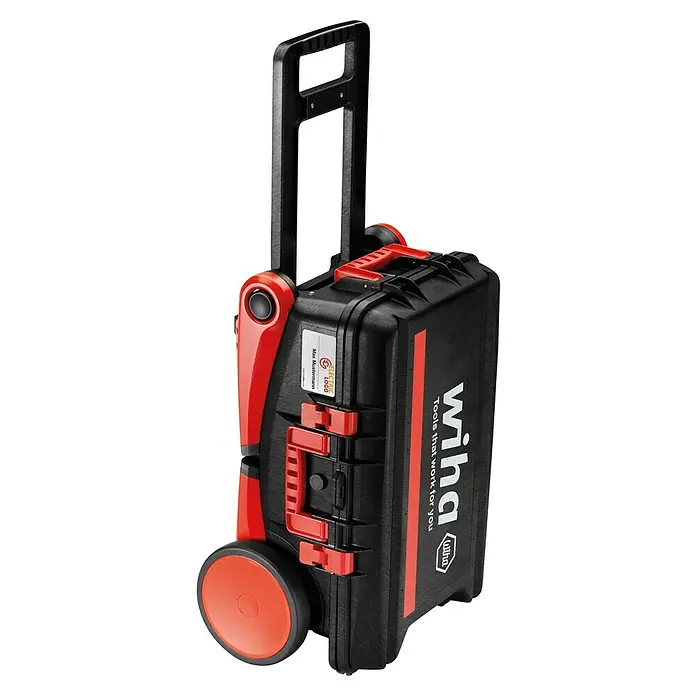 Wiha Werkzeugkoffer VDE XXL III - L x B x H: 336 x 680 x 497 mm, 106 -tlg. - Ein Wiha Werkzeugkoffer mit Teleskopgriff und Rollen. Perfekt für Elektriker, um Werkzeuge und Messgeräte sicher und bequem zu transportieren.
