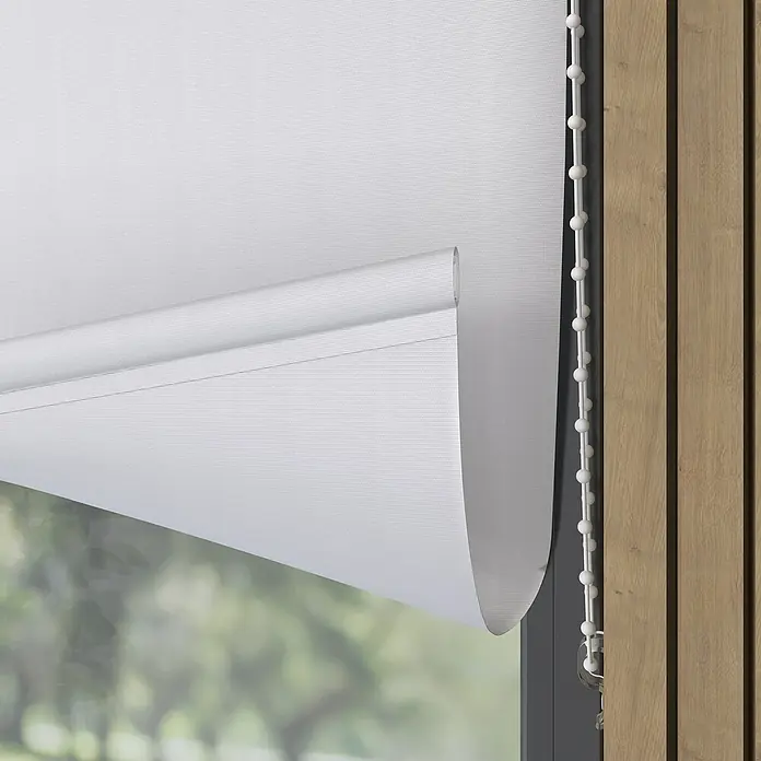 Rollo Screen - B x H: 90 x 275 cm, Silber, Uni - Nahaufnahme einer weißen Rollladenjalousie, die teilweise aufgerollt ist und eine Kette zum Verstellen der Höhe hat.