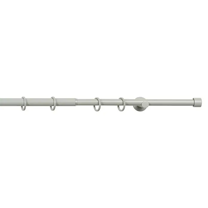 Stilgarnitur Cosy - Cool Grey, Auszugslänge: 160 cm - 280 cm - Nahaufnahme einer weißen Gardinenstange mit Ringen und Wandhalterung, die ein elegantes und funktionales Design für Fensterdekorationen zeigt.