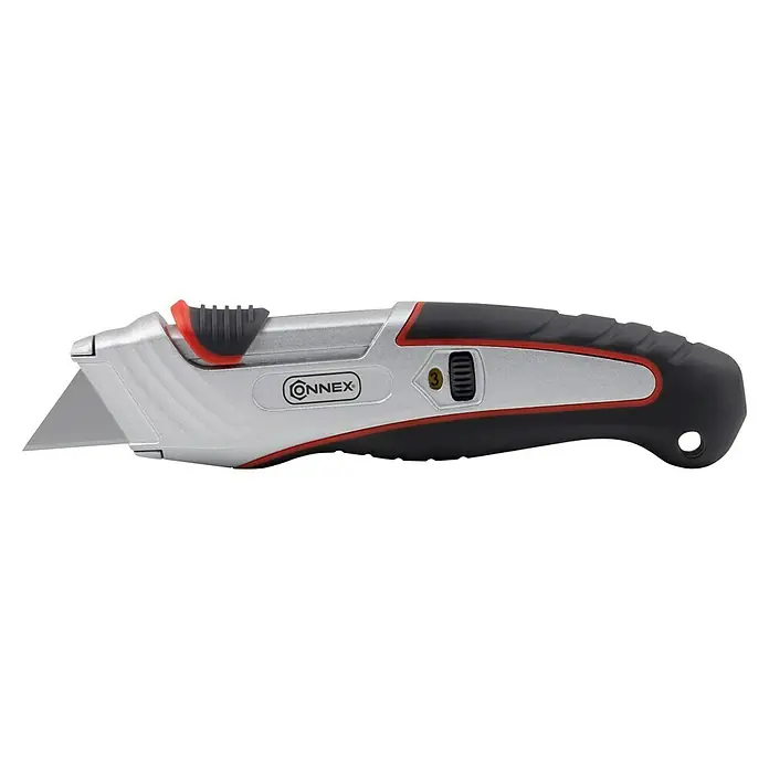 Connex Cuchillo cúter - Metal, Negro/Rojo, 3 posiciones - La imagen muestra un cúter Connex con mango negro, eje metálico y una hoja afilada. Ideal para artesanos y aficionados al bricolaje.