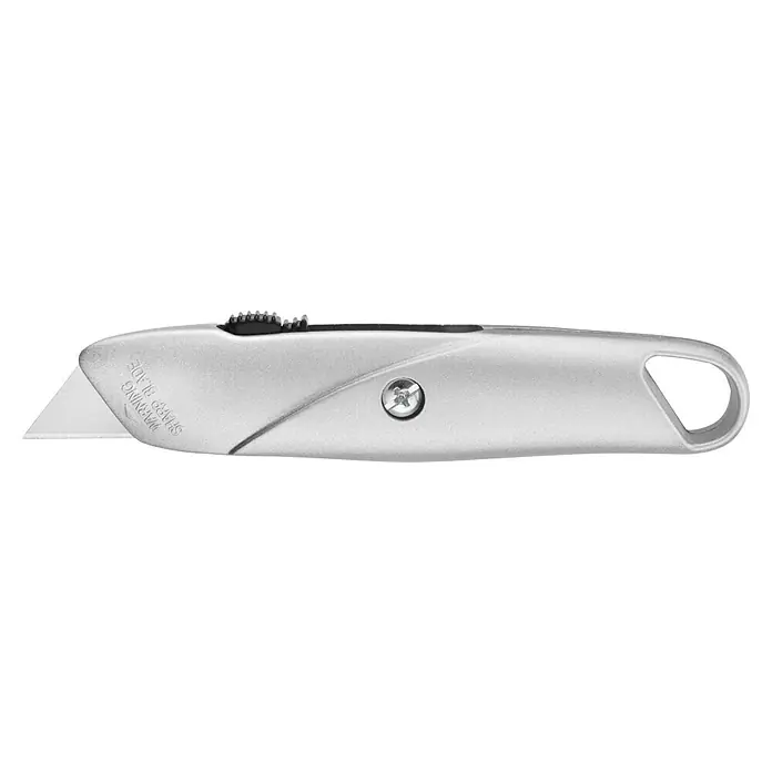 Connex Cuchillo cúter metálico - Plateado - Primer plano de un cúter plateado con una hoja afilada, un botón deslizante y un práctico lazo para colgar.