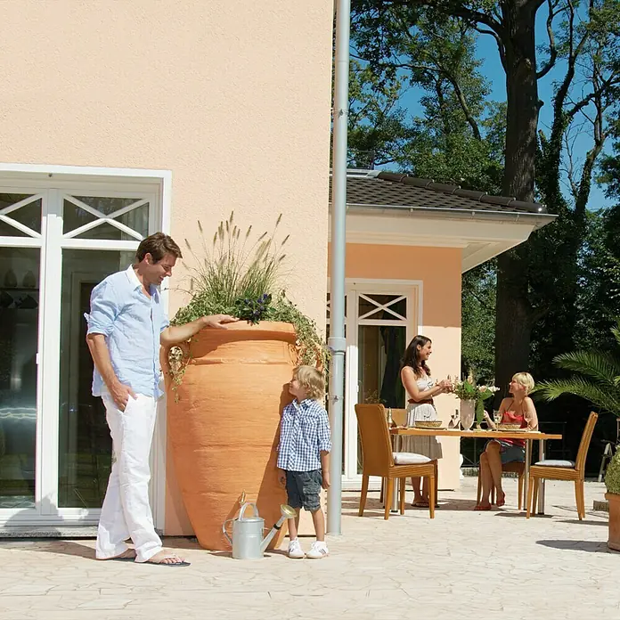 Garantia Exklusive Line Regenspeicher Amphore - 600 l, Terrakotta - Die Terrakotta-Amphore ist ein tolles Deko-Element für jeden Garten. Als Pflanzgefäß ist sie vielseitig einsetzbar und ein echter Blickfang.
