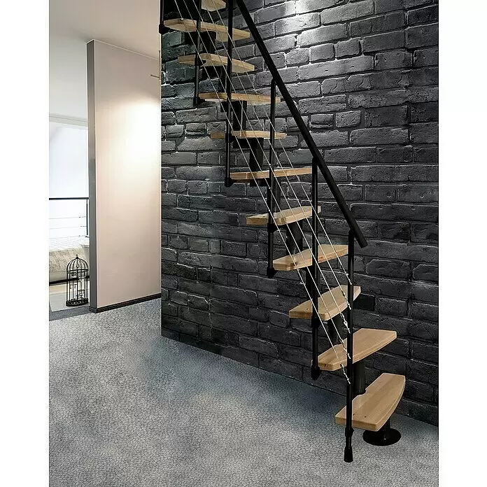 Atrium Raumspartreppe Mini Plus Linco - Farbton Metall: RAL 9005, Breite: 60 cm, Buche, Geschosshöhe: 222 cm - 300 cm - Moderne Raumspartreppe mit hellen Holzstufen und schwarzem Metallgeländer in industriellem Interieur.
