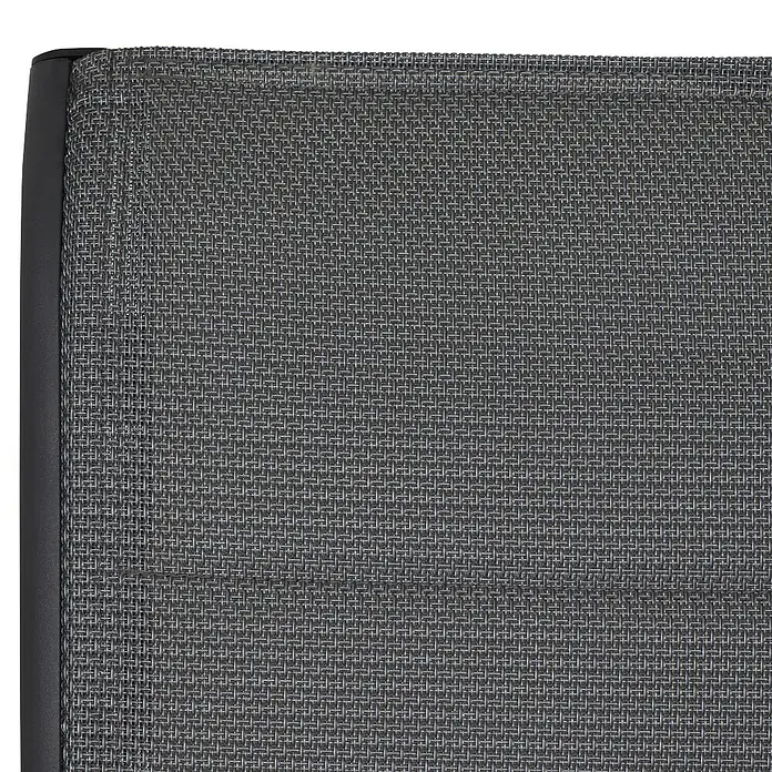 Siena Garden Stapelstuhl Tesoro High Back - 2 Stk., Ranotex®-Gewebe, Stapelbar, Anthrazit, B x T x H: 62,5 x 70,5 x 110 cm - Detailaufnahme eines Möbelstücks mit einem fein gewebten, grauen Stoffbezug und einem schwarzen Rahmen. Perfekt für moderne Wohnräume.