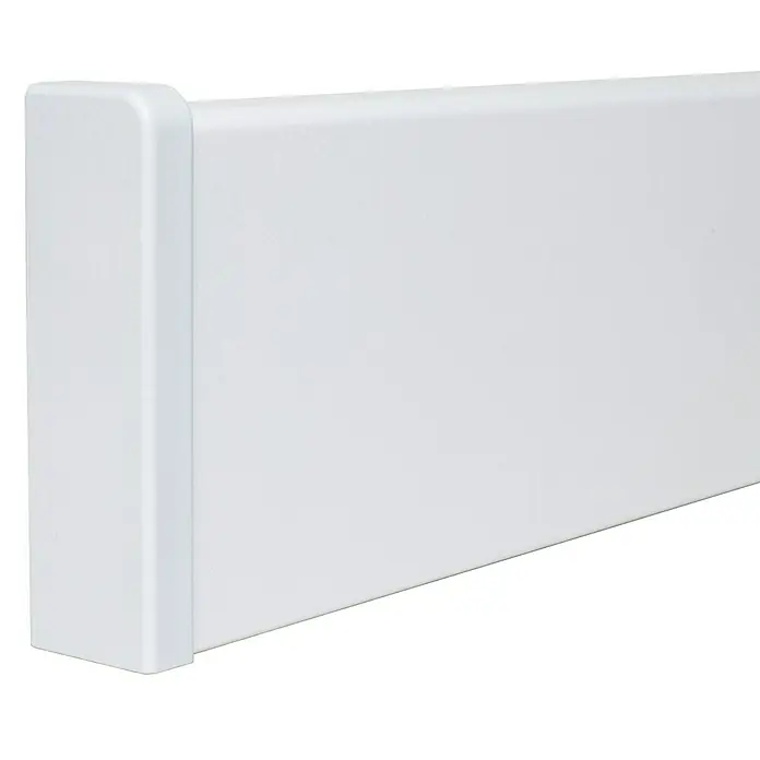 Endkappe Modern 58 - Lichtgrau, 2 Stk. - Nahaufnahme einer weißen Fußleiste mit abgerundeten Kanten, ideal für moderne Innenräume und ein sauberes, minimalistisches Design.