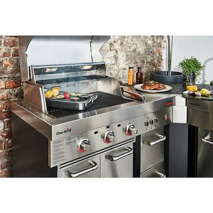 Char-Broil Outdoorküchen-Modul Ultimate 3200 - Silber, B x T x H: 100,3 x 67,3 x 120 cm, Edelstahl - Hier ist ein Char-Broil Ultimate Grill mit Lebensmitteln, perfekt für ein kulinarisches Erlebnis im Freien.