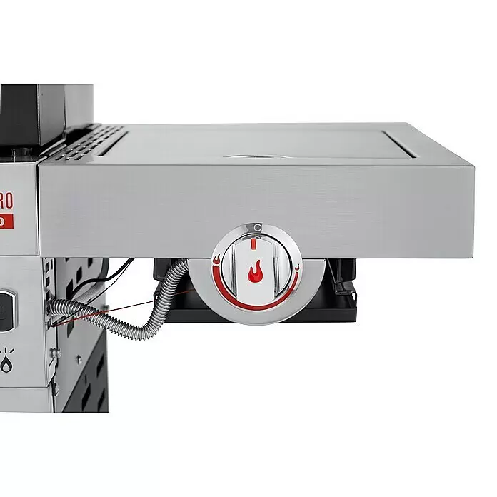 Char-Broil Gasgrill Professional Pro S2 - Anzahl Brenner: 2 - Seitenablage aus gebürstetem Edelstahl mit silbernem und rotem Bedienknopf mit Flammensymbol.