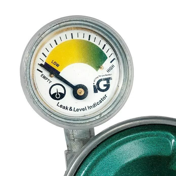 Char-Broil Gasgrill Professional Pro S2 - Anzahl Brenner: 2 - Metallischer silber-grüner LPG-Gasleck- und Füllstandsanzeiger, der einen niedrigen Gasstand anzeigt.