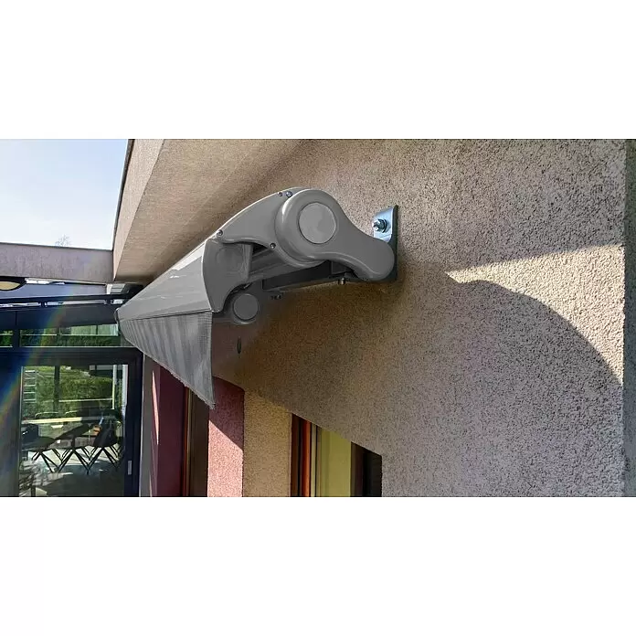 SM Hülsenmarkise REC-089 - Hellgrau/Grau, Farbe Gestell: Weißaluminium, Breite: 3,6 m, Ausfall: 2,5 m - Stimmungsaufnahme