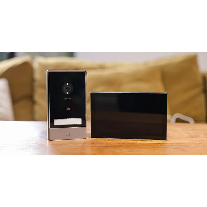 EZVIZ Farb-Video-Türsprechanlage HP7 - 2-Draht-Technik, Bildschirmgröße: 7 ", 1.024 x 600 Pixel - Nahaufnahme eines EZVIZ-Video-Türsprechanlagen-Sets mit elegantem Design, das moderne Sicherheitstechnologie für Ihr Zuhause bietet.