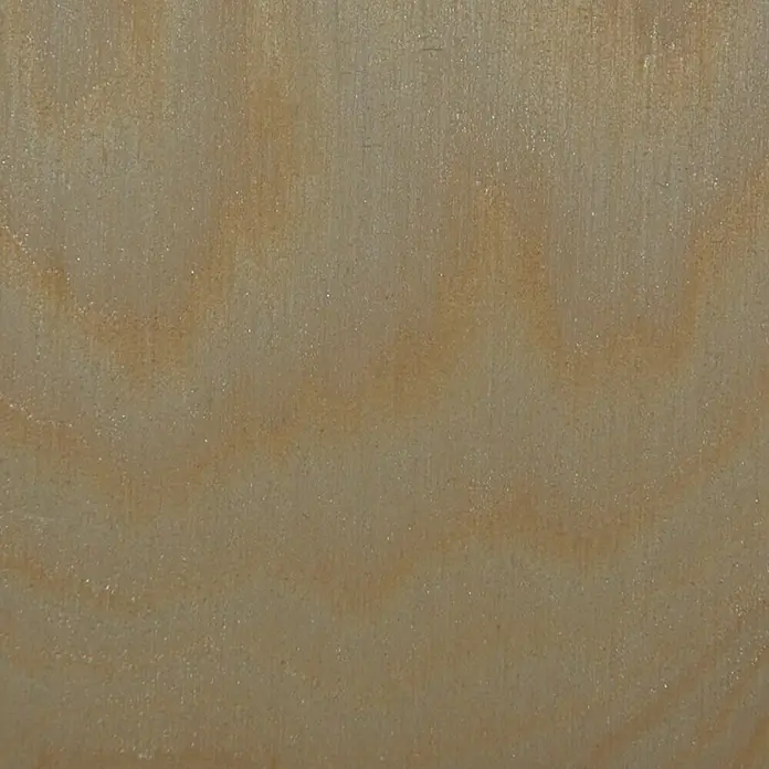Furnierplatte nach Maß I - Kiefer, L x B: 2.500 x 1.250 mm, Stärke: 4 mm - Nahaufnahme einer hellen Holzoberfläche mit sichtbarer Maserung, ideal für Texturen und Hintergründe.