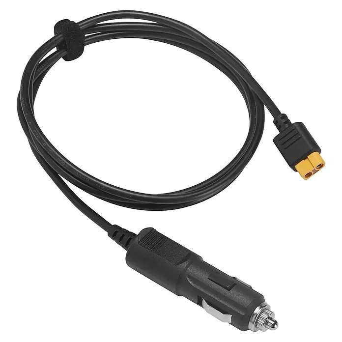 EcoFlow Kfz-Ladekabel - 1,5 m - Ein schwarzes Stromkabel mit einem Zigarettenanzünderstecker und einem gelben XT60-Stecker.