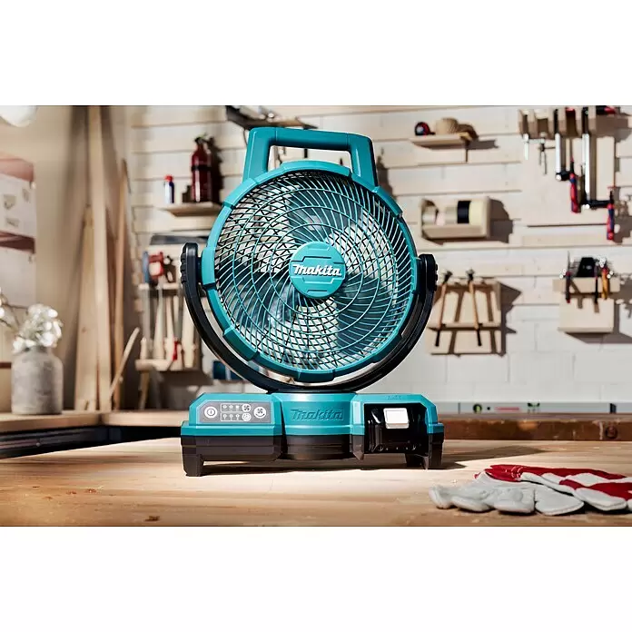 Makita LXT 18V Ventilador híbrido DCF203Z - 18 V, Número de baterías: Sin batería, Potencia de aire: 8,2 l/h - Ventilador de obra Makita turquesa y negro sobre un banco de trabajo de madera en un taller.