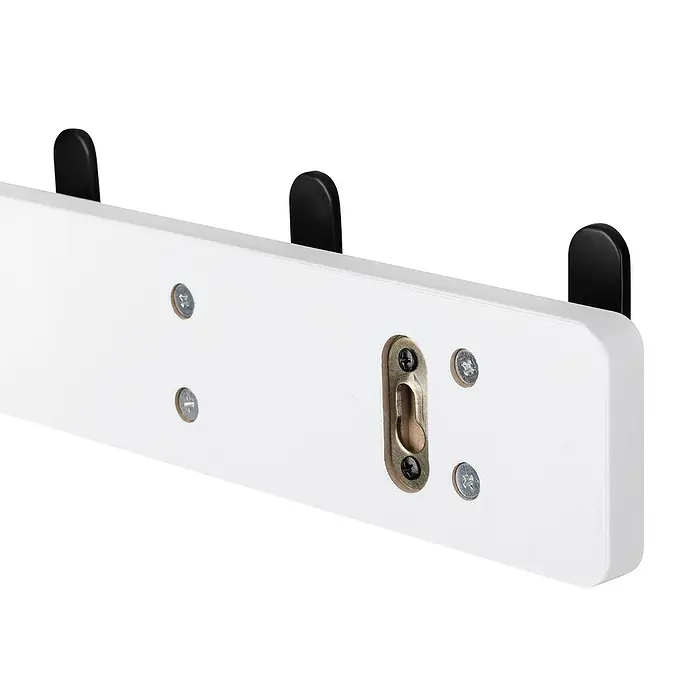 Walteco Hakenleiste - L x B x H: 550 x 55 x 80 mm, Anzahl Haken: 5 Stk., Weiß, Schwarz - Nahaufnahme einer weißen Wandgarderobe mit schwarzen Haken und Aufhängungsbeschlägen. Das schlichte Design und die praktischen Haken machen sie ideal.
