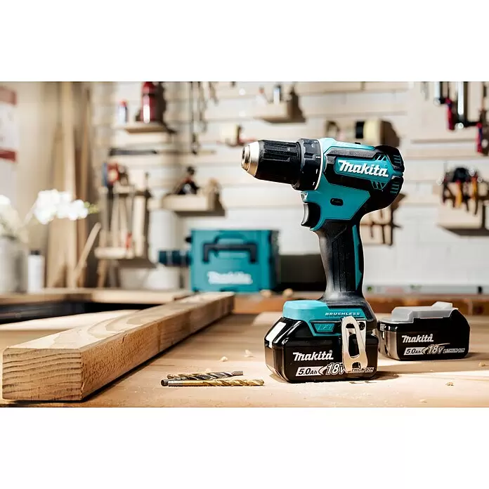 Makita LXT 18V Akku-Bohrschrauber DDF485RTJ + Artikelnr. 33855482 hinzufügen* - 18 V, 2 Akkus, 5 Ah, 50 Nm - Stimmungsaufnahme