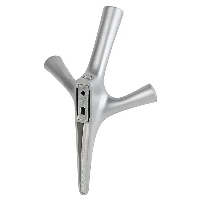 Walteco Garderobenhaken AMIOSO I - L x B x H: 107 x 59 x 160 mm, Anzahl Haken: 3 Stk., Gold - Nahaufnahme eines silberfarbenen Mehrfach-Wandhakens mit moderner, baumähnlicher Optik. Ideal für stilvolle Aufbewahrung.