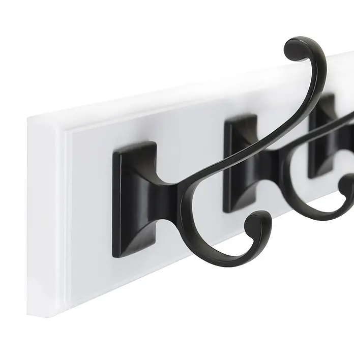 Walteco Hakenleiste - L x B x H: 450 x 90 x 100 mm, Anzahl Haken: 4 Stk., MDF - Wandgarderobe mit schwarzen Haken auf einer weißen Platte, ideal für Flur oder Schlafzimmer. Praktisch und stilvoll.
