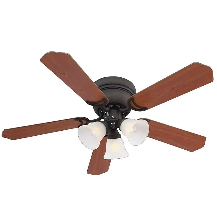 Voltomat Deckenventilator Ontario - Walnuss/Kirsche, 106 cm, 60 W - Eine stilvolle Deckenleuchte mit fünf Holzflügeln und drei weißen Lampenschirmen, die ein warmes und einladendes Licht spendet.