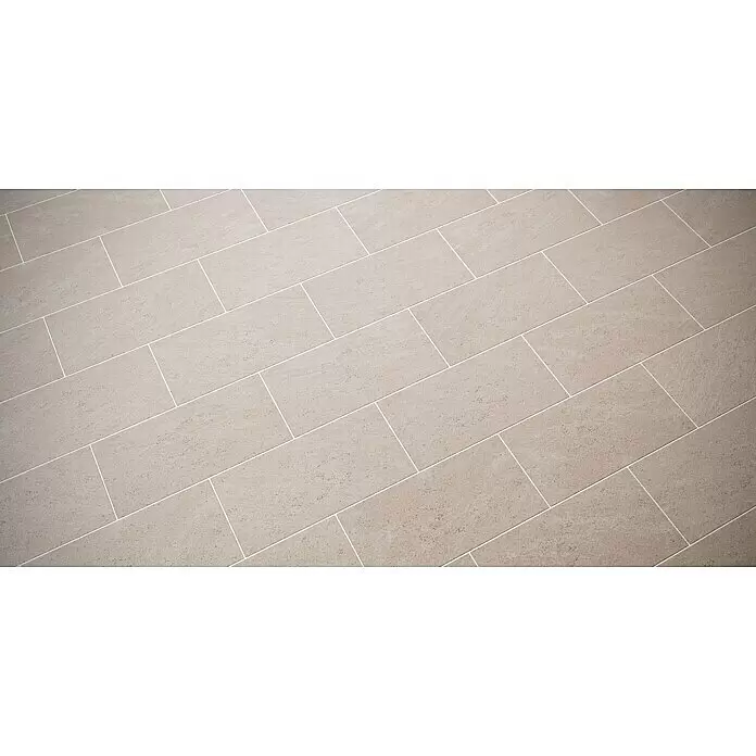 Feinsteinzeugfliese Beton - 30 x 60 cm, Grau, Matt - Hellgraue, rechteckige Bodenfliesen mit weißen Fugen, diagonal verlegt.