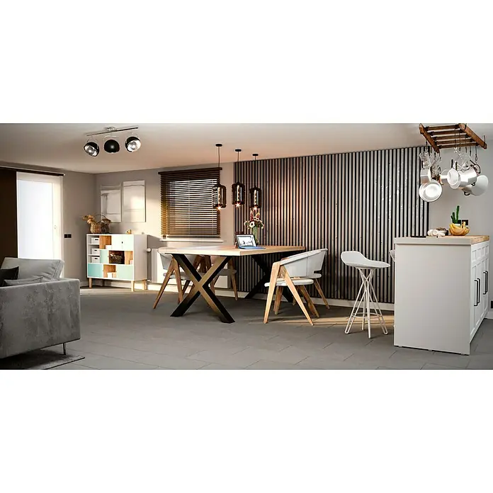 Ambiente by Palazzo Feinsteinzeugfliese30 x 60 cm, Grau, Matt - Esszimmer mit Holztisch, Stühlen und Kücheninsel unter hängenden Töpfen, beleuchtet durch moderne Leuchten.
