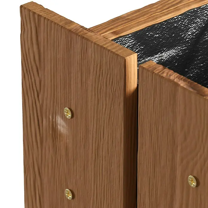 Dobar Hochbeet - 55 x 40 x 125 cm, Holz, Bernstein - Nahaufnahme einer braunen Holzstruktur mit goldenen Schrauben, die die Details und die Materialbeschaffenheit hervorhebt.