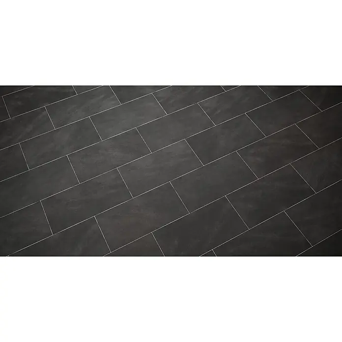 Feinsteinzeugfliese Lavagna Nera - 30 x 60 cm, Schwarz, Matt - Die dunklen, rechteckigen Fliesen mit den hellen Fugen sind diagonal verlegt und verleihen dem Raum ein modernes Aussehen. Perfekt für jeden Raum!