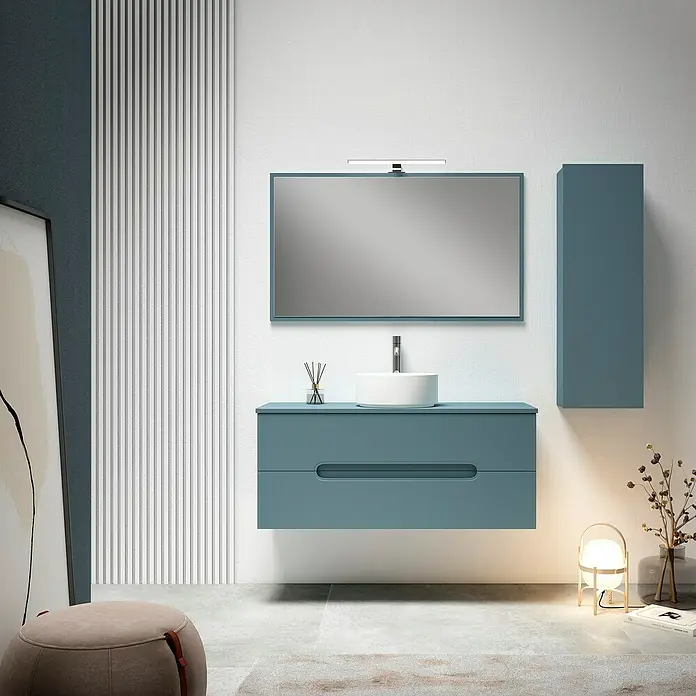 Armario colgante de baño Universal - L x An x Al: 25 x 25 x 110 cm, Azul - Diseño moderno de baño con un lavabo azul flotante, un lavabo sobre encimera redondo y un armario con espejo a juego.