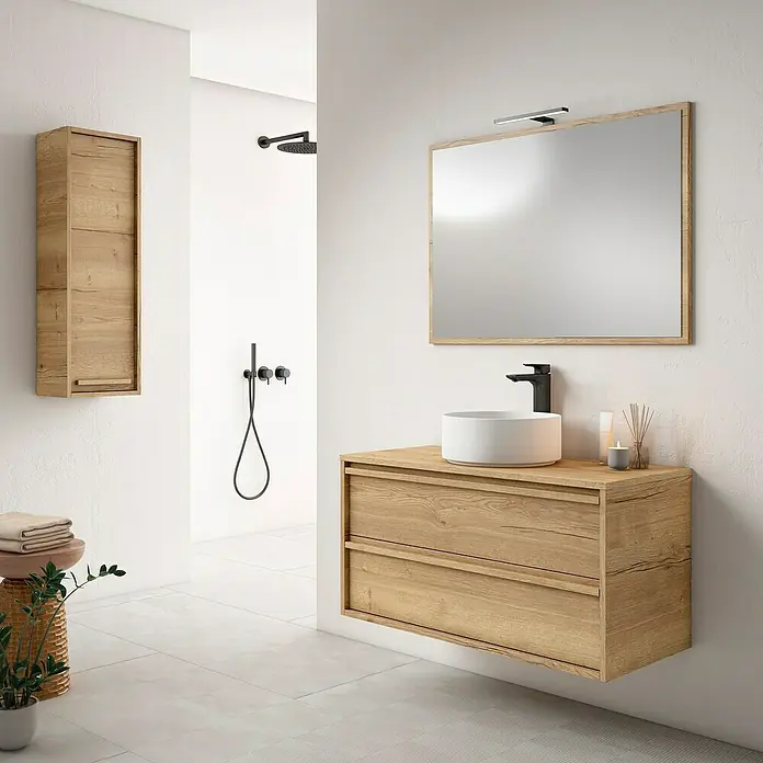 Mueble bajo de lavabo Línea - L x An x Al: 45 x 100 x 50 cm, Roble Natural - Interior de baño con mueble de madera clara, lavabo redondo y espejo con marco de madera, que aporta un toque natural al espacio.