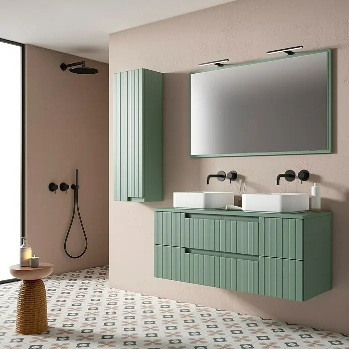 Mueble bajo de lavabo Claire - An x Pr x Al: 120 x 45 x 50 cm, Verde Olivo, 2 senos, sobreponer - Baño con mueble de lavabo verde menta con lavabos sobre encimera y armario con espejo a juego sobre una pared rosa.