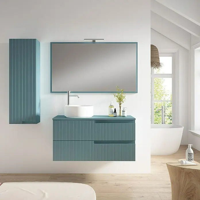 Mueble bajo de lavabo Claire - An x Pr x Al: 100 x 45 x 50 cm, Azul, 1 seno, sobreponer, salida izquierda - Elegante interior de baño con tocador azul, espejo y armario alto a juego.