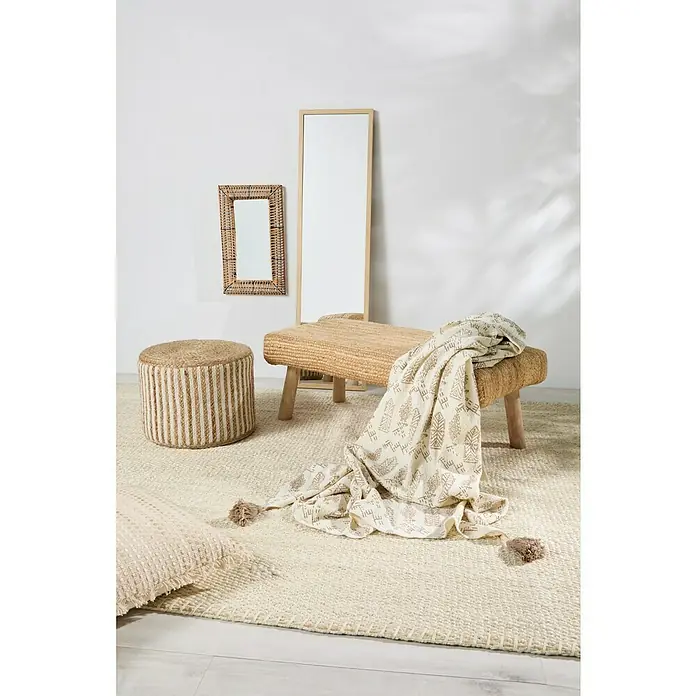 Alfombra de yute Córdoba - Blanco, 170 x 120 cm, 100% yute - Amueblar con un taburete de paja con rayas blancas, un banco con manta, espejos y una alfombra.