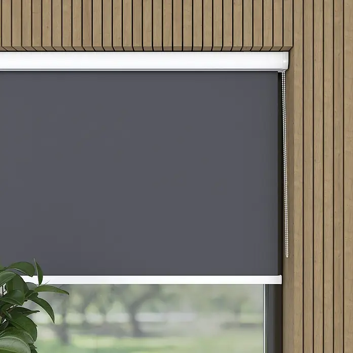 Expo Ambiente Rollo mit Kassette - B x H: 120 x 175 cm, Grau, Uni - Graue Rollo vor einem Fenster mit Holzrahmen. Das Rollo bietet Privatsphäre und Verdunkelung.