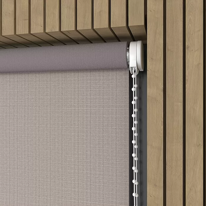 Expo Ambiente Verdunkelungsrollo Nicole - B x H: 60 x 190 cm, Braun - Beigefarbener strukturierter Rolladen mit weißer Kette, in einer Holzwandnische montiert.