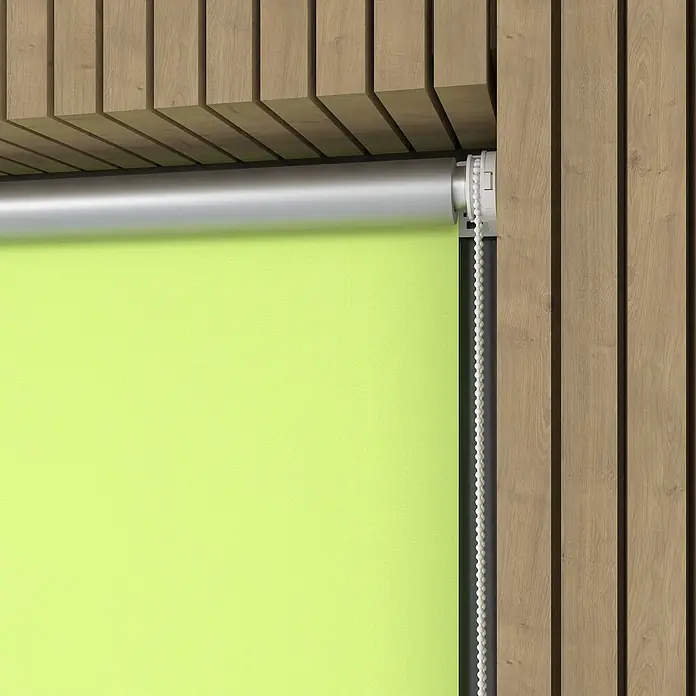 Expo Ambiente Rollo Mini - B x H: 90 x 210 cm, Grün, Uni, Verdunkelnd - Eine Nahaufnahme eines grünen Rollos mit einem silbernen Mechanismus vor einer hölzernen Akzentwand.