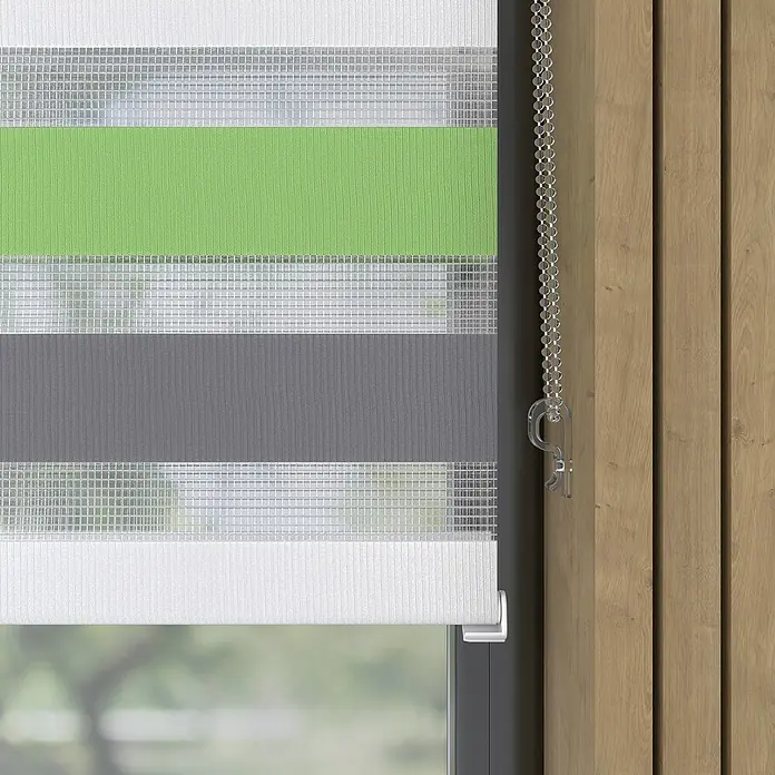 Expo Ambiente Doppelrollo Mini - B x H: 60 x 150 cm, Mehrfarbig - Nahaufnahme von stilvollen, gestreiften Doppelrollos in Weiß, Grau und Grün mit Kettenzug für moderne Fensterdekoration.