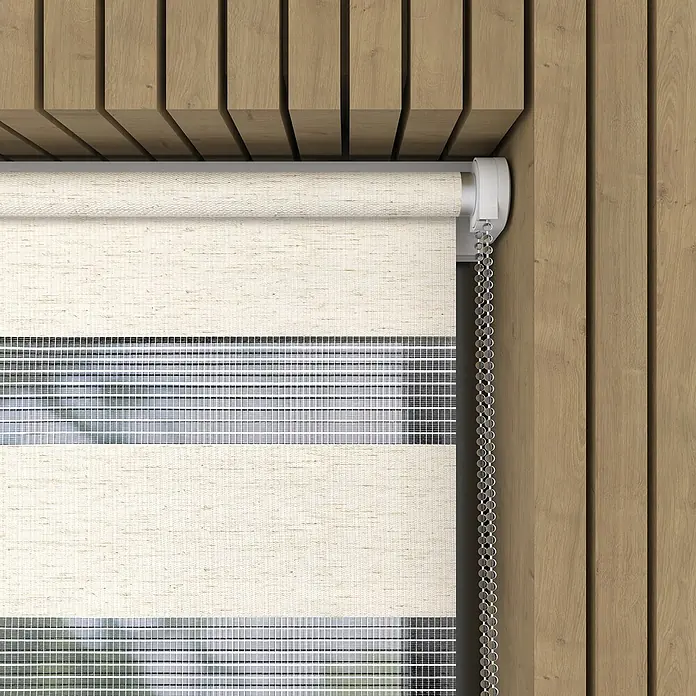 Expo Ambiente Doppelrollo Mini - B x H: 45 x 150 cm, Leinen - Detailaufnahme einer stilvollen Duo-Rollo, die mit ihrem beigen Stoff und den grauen Streifen eine moderne Fensterdekoration bietet.