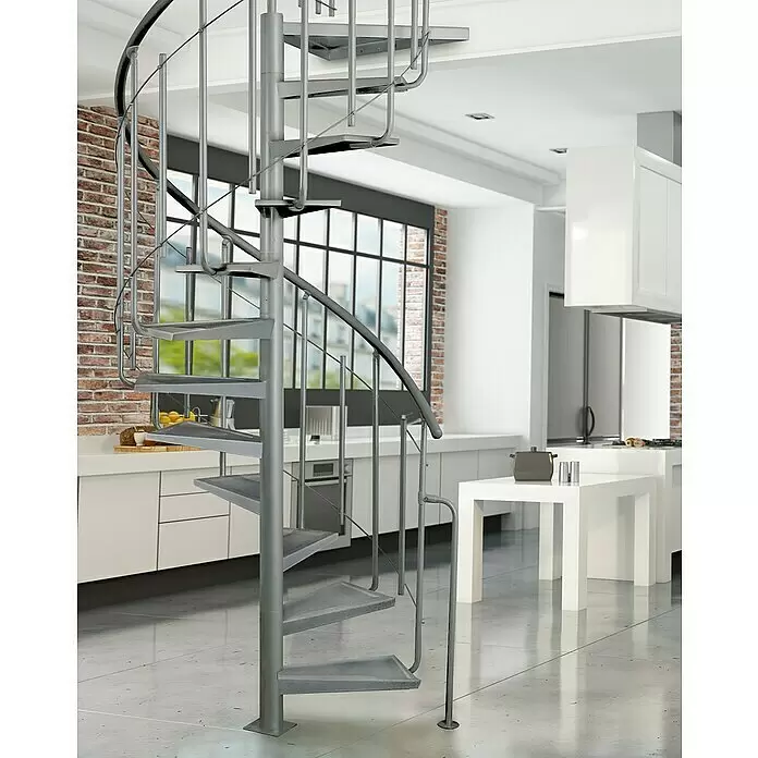 Atrium Spindeltreppe Solo Vertical - Farbton Metall: RAL 9006, Durchmesser: 120 cm, Stahl, Geschosshöhe: 264 cm - 286 cm - Metallisch graue Wendeltreppe in einer modernen offenen Küche, die zwei Ebenen des Wohnraums verbindet.