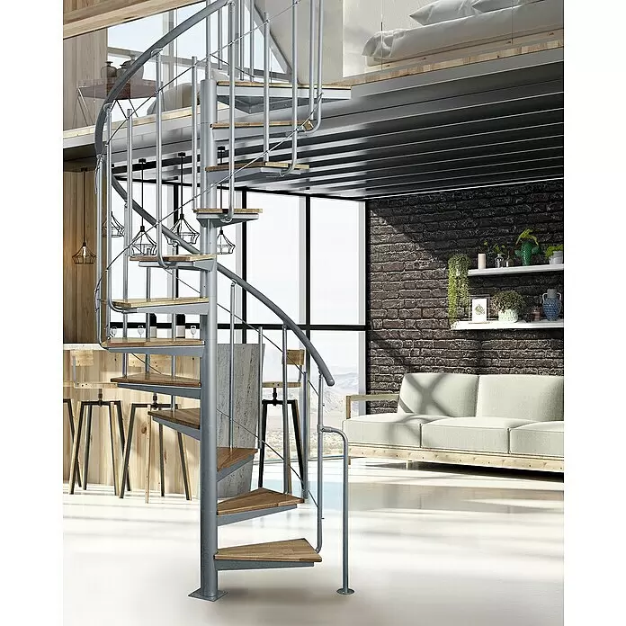 Atrium Spindeltreppe Solo Vertical - Farbton Metall: RAL 9006, Durchmesser: 120 cm, Stahl, Buche, Geschosshöhe: 264 cm - 286 cm - Graue Metall-Wendeltreppe mit Holzstufen, die Etagen in einem modernen Loft verbindet.