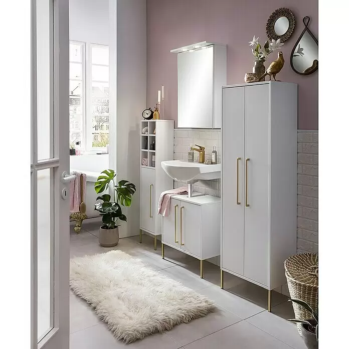 Schildmeyer Sarah LED-Spiegelschrank Spot - B x H: 50,4 x 72,3 cm, Spanplatte, Kreideweiß - Weißes Badmöbel-Set mit Waschbeckenunterschrank, Hochschränken und Spiegelschrank, mit eleganten goldenen Griffen und Beinen.