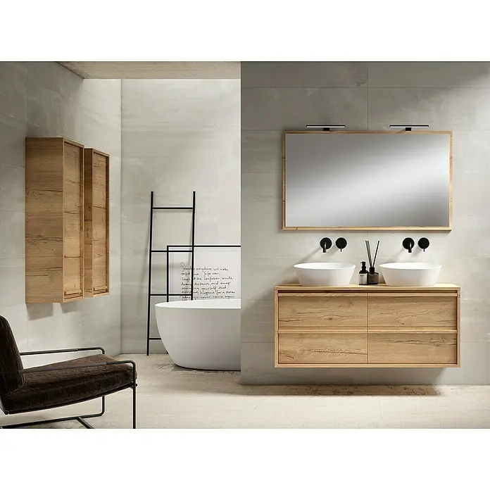 Mueble bajo de lavabo Línea 2 senos - L x An x Al: 45 x 120 x 50 cm, Roble Natural - Un baño moderno con un tocador de madera clara con lavabos tipo bol y un espejo enmarcado a juego.