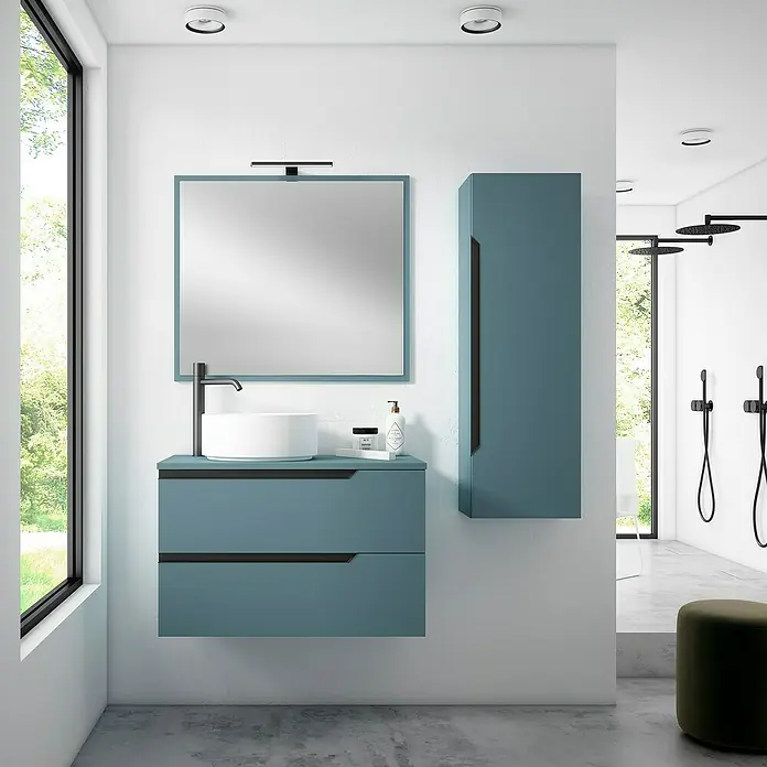 Armario colgante de baño Simbol/Laos/Nilo - 35 x 25 x 110 cm, Azul - Baño moderno con mueble de lavabo azul, espejo y armario alto. El diseño limpio crea un ambiente elegante y sereno.